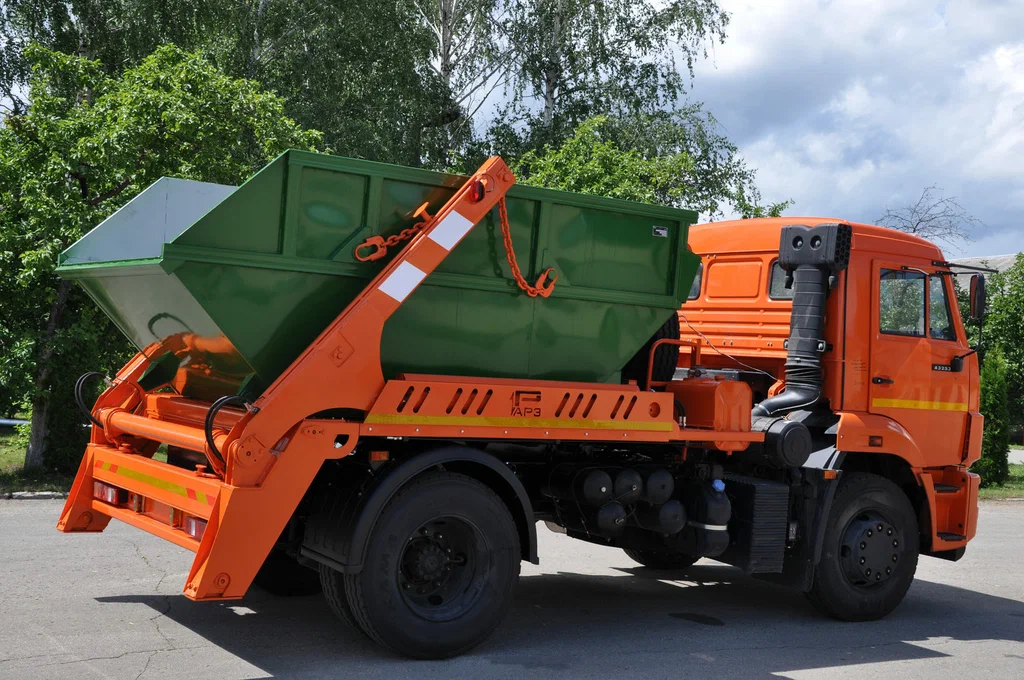 Заказ бункеровоза для вывоза мусора и отходов в Якутске в октябре