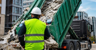 Вывоз строительного мусора в Якутске: услуги лицензированной компании — ПроМусор